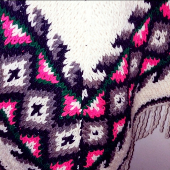 Vintage Poncho pullover - Picture 5 of 6